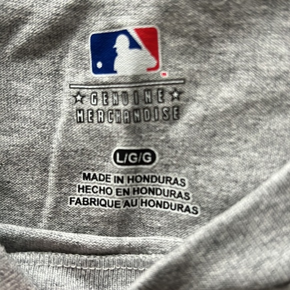Yankees Long Sleeve Tee (NWOT) - Picture 2 of 2